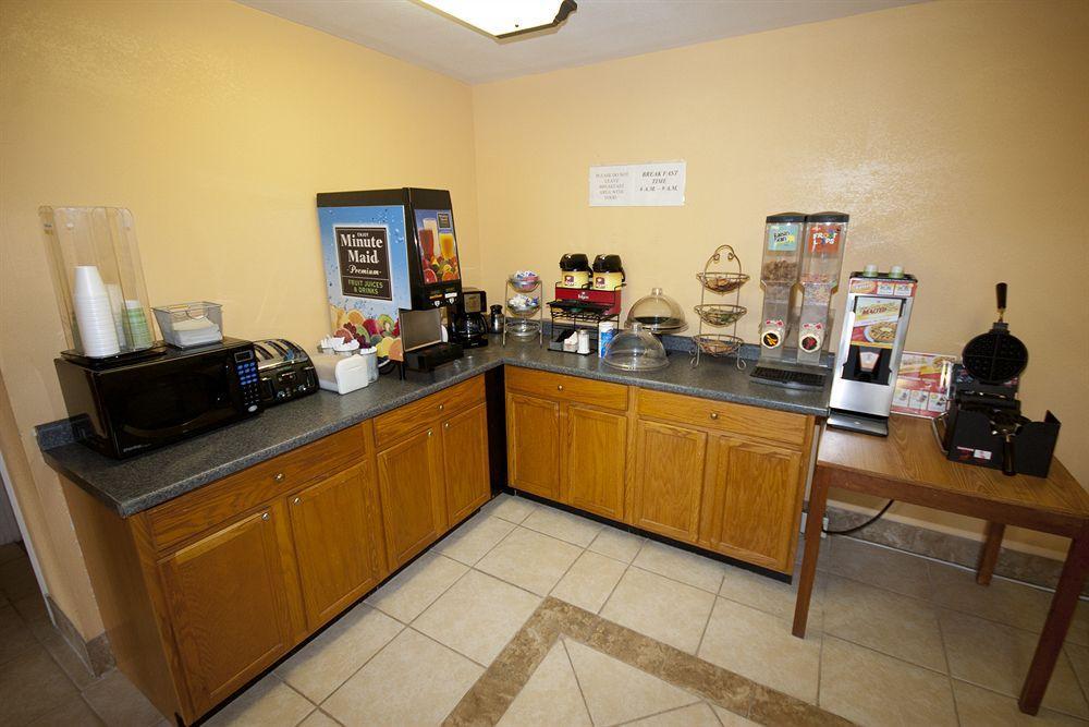 Days Inn By Wyndham Defuniak Springs Dış mekan fotoğraf