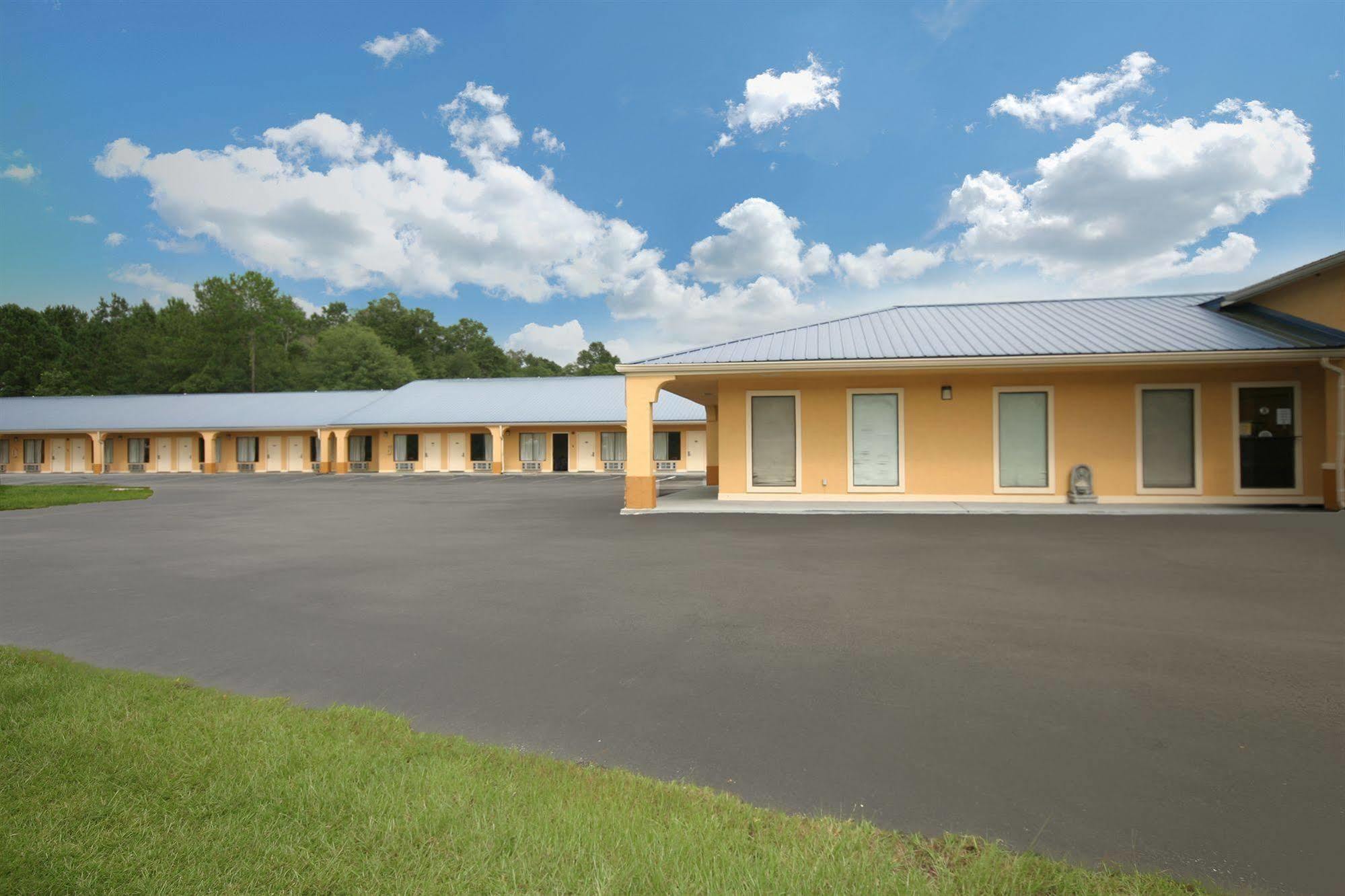 Days Inn By Wyndham Defuniak Springs Dış mekan fotoğraf