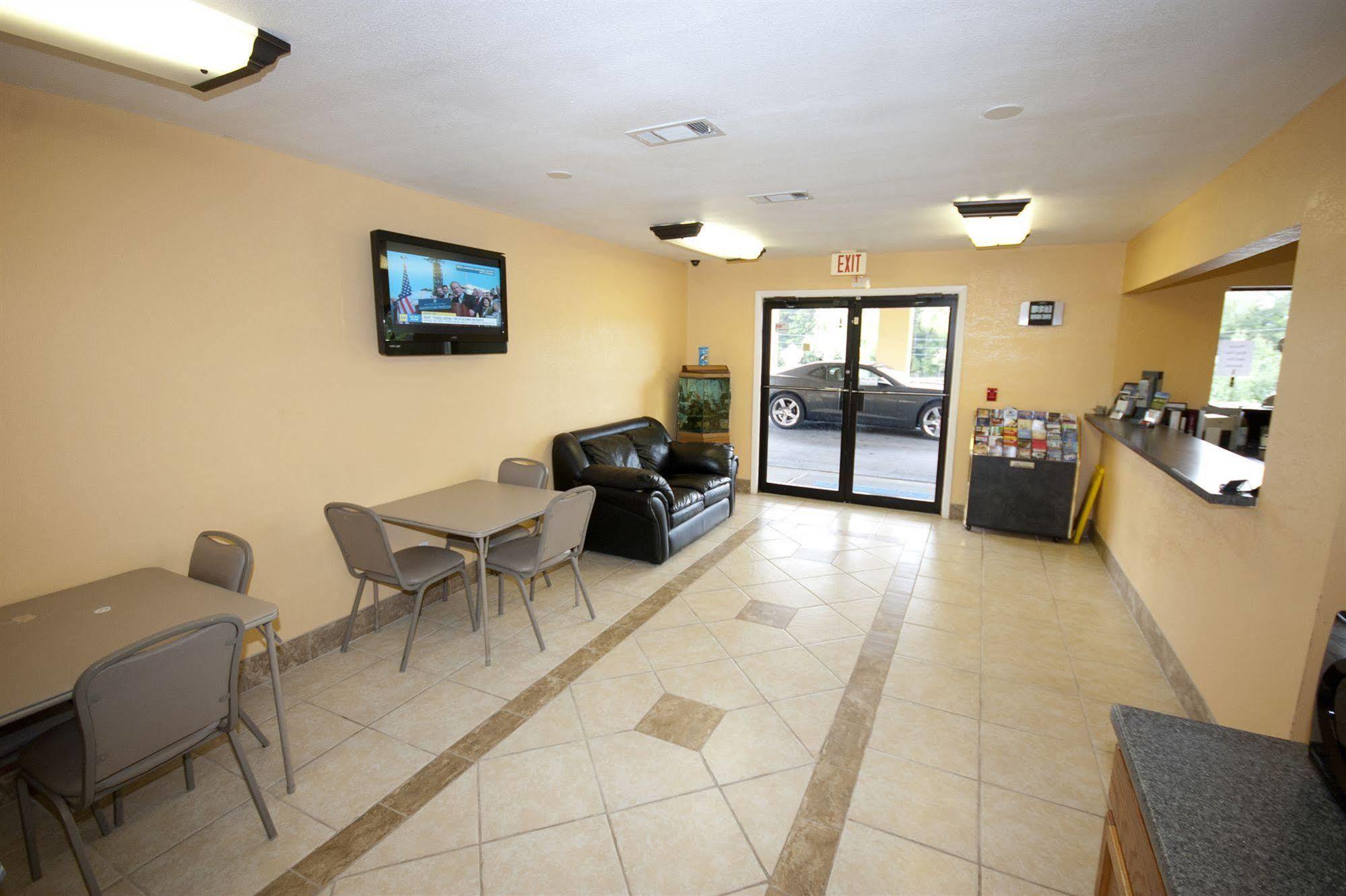 Days Inn By Wyndham Defuniak Springs Dış mekan fotoğraf