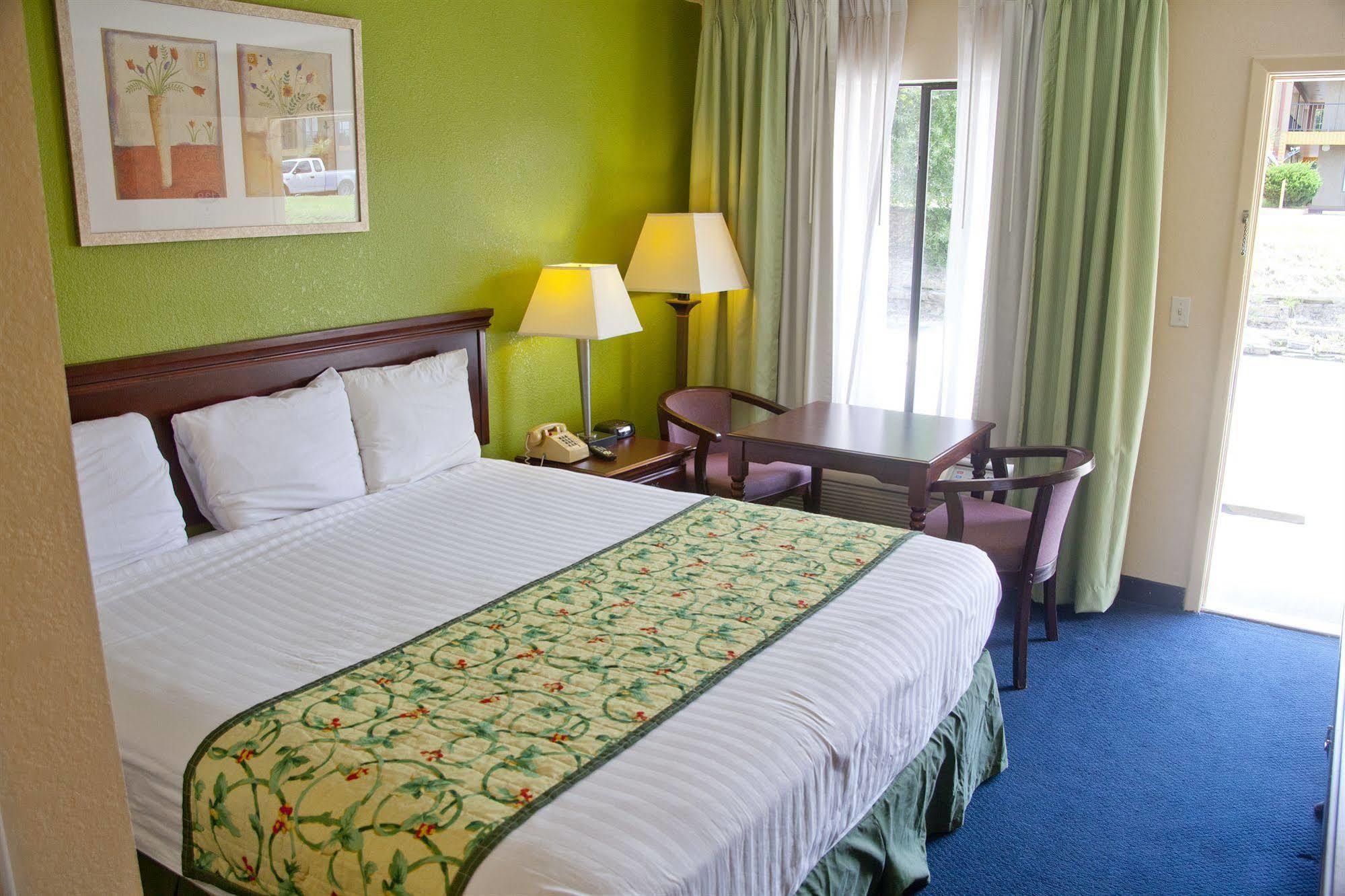 Days Inn By Wyndham Defuniak Springs Dış mekan fotoğraf