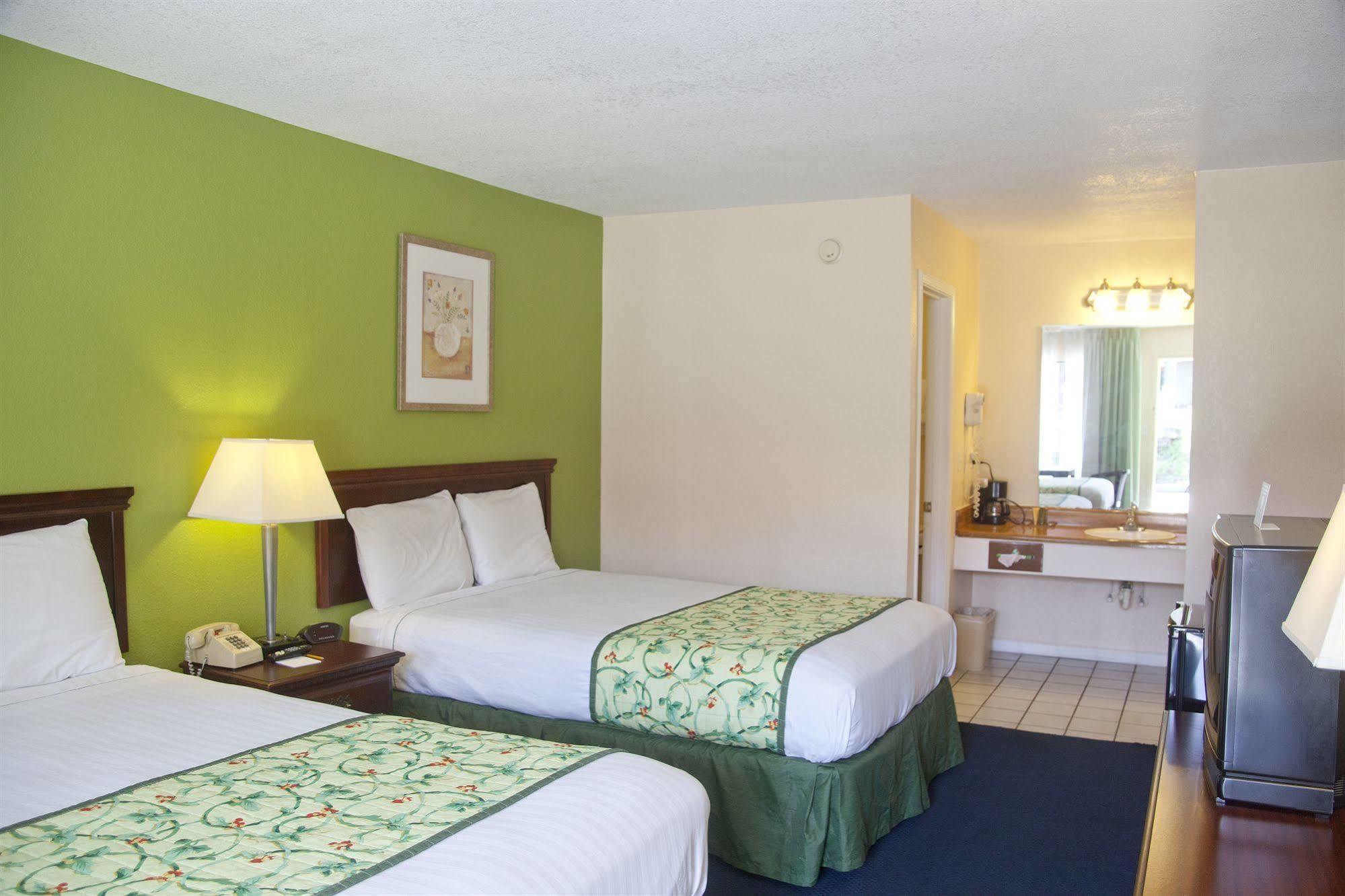 Days Inn By Wyndham Defuniak Springs Dış mekan fotoğraf