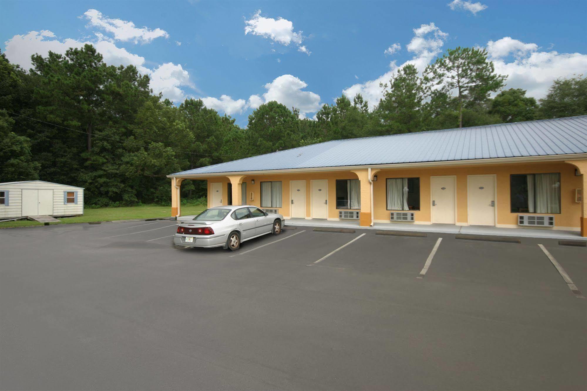 Days Inn By Wyndham Defuniak Springs Dış mekan fotoğraf