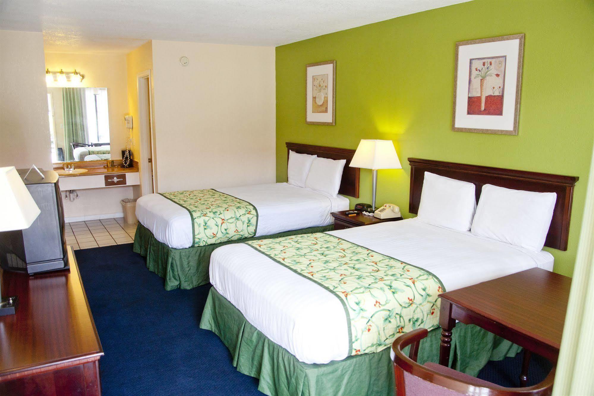 Days Inn By Wyndham Defuniak Springs Dış mekan fotoğraf