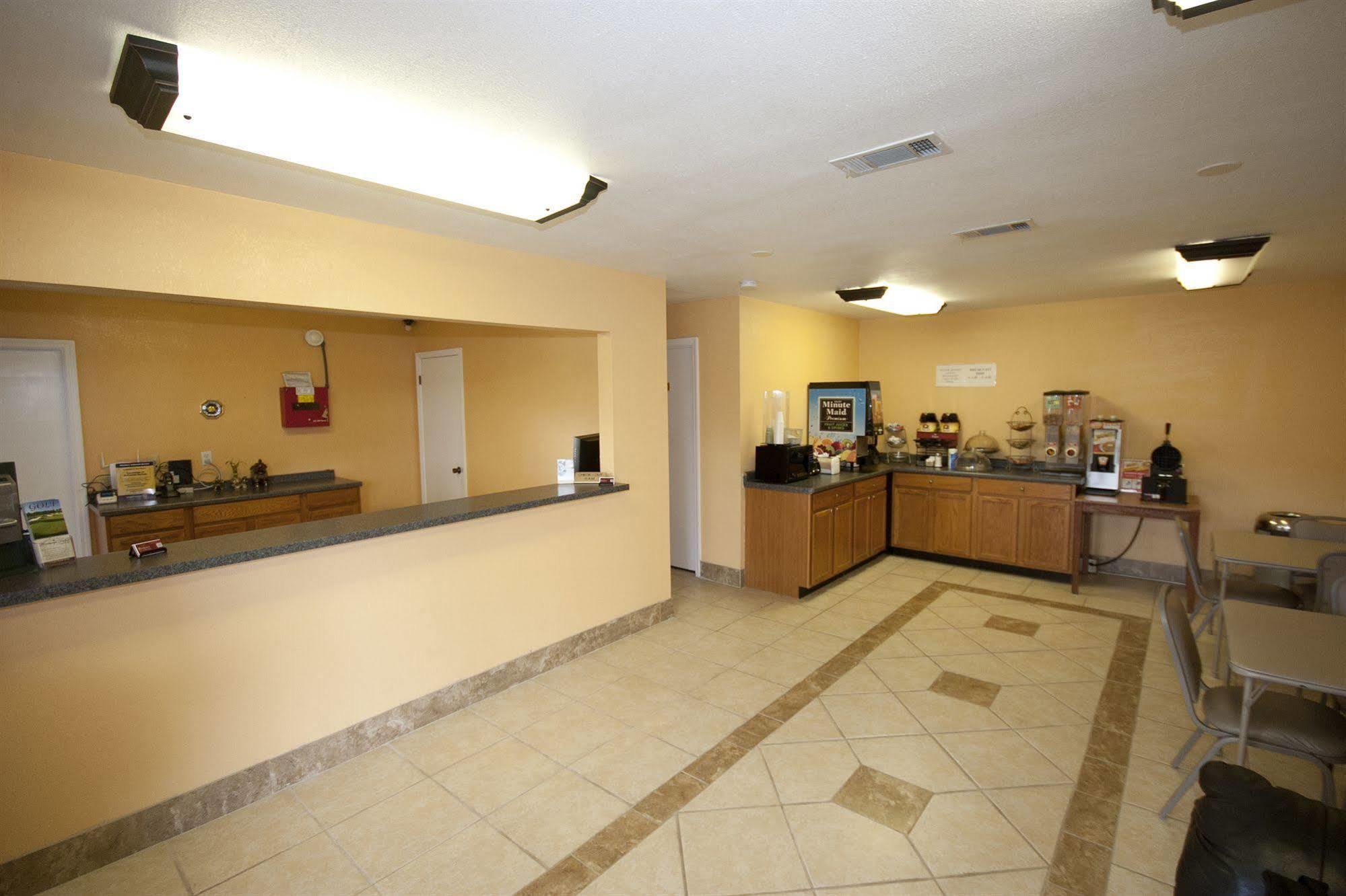 Days Inn By Wyndham Defuniak Springs Dış mekan fotoğraf